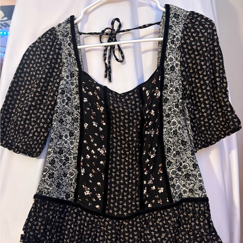 SO Black and White Floral Top